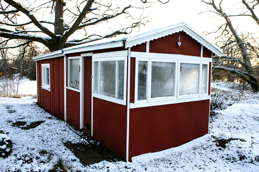 Stuga 5, vinter, Farstanäsets stugförening. Foto: Tomas Wikström