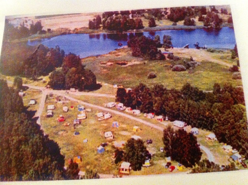 Campingplatsen. Flygbild från 60-talet. Är nu en vacker äng