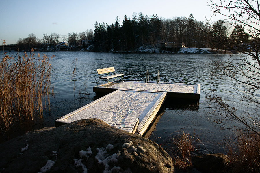 Vinterbild södra bryggan på Farstanäsets udde