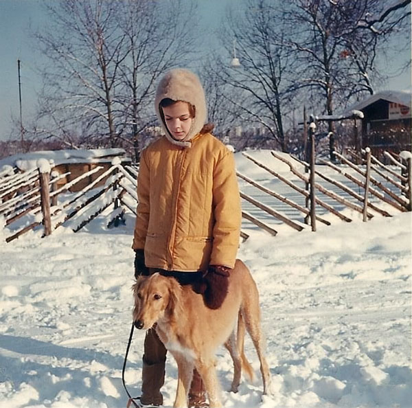 1969 - Lotta Brun på Farstanäset med Salukivalpen Azir