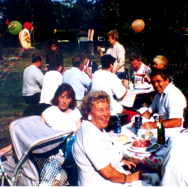 Bild #12, Sommaren 1990, med leende Elvy Gershman