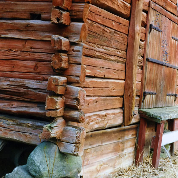 Bellmanladan före renovering – entré och grund, Farstanäset, 1993