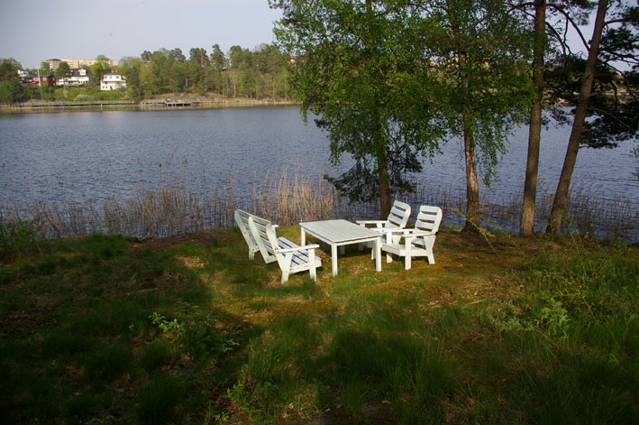 Idyllen vid sjön Magelungen 'Magis' öppnar välkomnande sin gröna famn åt alla som behöver en nypa luft och rofyllt avbrott i vardagens jäkt.