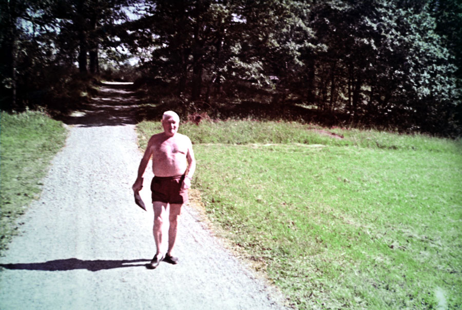 Tidigt 1960-tal: Albin ”Shimmy” på promenad vid Träsket